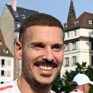 Le chanteur Matt Pokora assiste au relais de la flamme olympique à Strasbourg, dans le nord-est de la France, le 26 juin 2024. 36 relayeurs ont porté la flamme sur 200 m, le long d'un parcours de 7,2 km, du Parlement européen à la place Kleber. Photo par Nicolas Roses/ABACAPRESS.COM