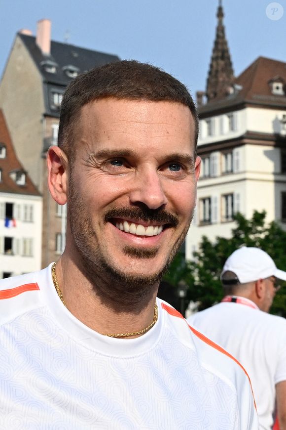 Le chanteur Matt Pokora assiste au relais de la flamme olympique à Strasbourg, dans le nord-est de la France, le 26 juin 2024. 36 relayeurs ont porté la flamme sur 200 m, le long d'un parcours de 7,2 km, du Parlement européen à la place Kleber. Photo par Nicolas Roses/ABACAPRESS.COM