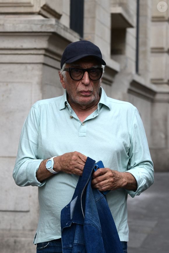 No Web - Gérard Darmon - Mariage de Claude Lelouch à la mairie du 18ème à Paris. Le 17 juin 2023