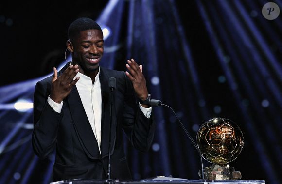 Le joueur français du Paris Saint-Germain, Ousmane Dembele, s'exprime après avoir remporté le Ballon d'Or masculin lors de la cérémonie de remise du Ballon d'Or France Football 2025 au Théâtre du Chatelet à Paris, France, le 22 septembre 2025. Photo de Gao Jing/Xinhua/ABACAPRESS.COM