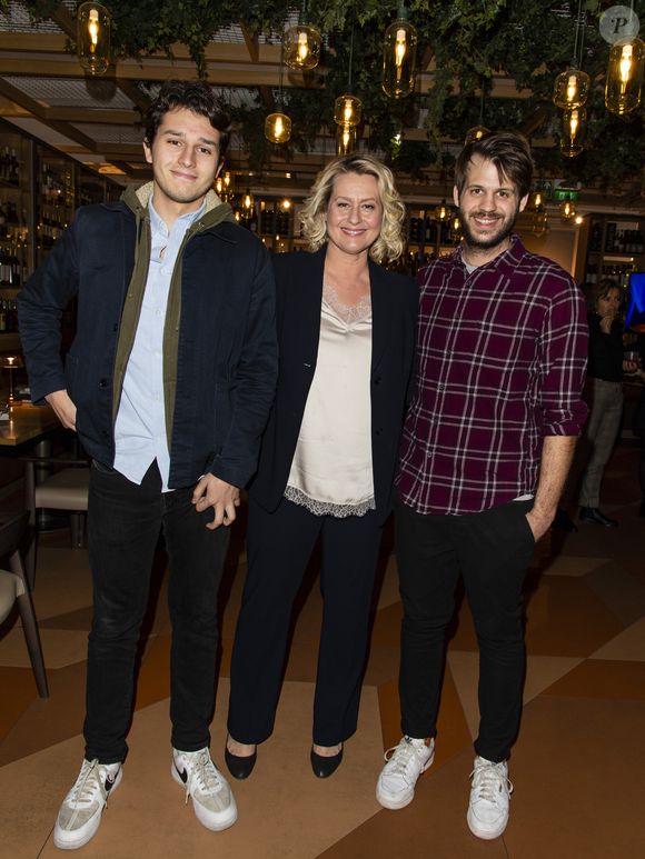 Exclusif - Luana Belmondo avec ses fils Giacomo et Alessandro au  restaurant l'Osteria del Vino du marché spacieux Eataly Paris Marais à Paris le 7 novembre 2019. © Tiziano Da Silva - Pierre Perusseau/Bestimage