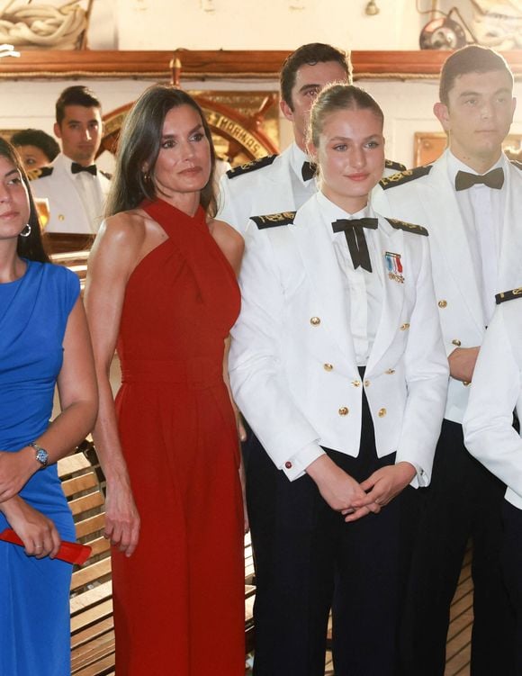 La reine Letizia et la princesse Leonor d'Espagne assistent à une réception à bord du Juan Sebastian de Elcano à Panama City, le 4 mai 2025. Dana Press / Bestimage