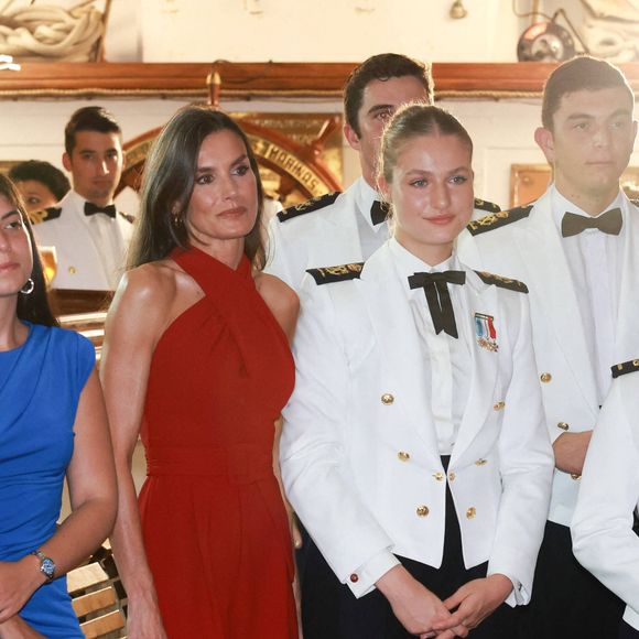 La reine Letizia et la princesse Leonor d'Espagne assistent à une réception à bord du Juan Sebastian de Elcano à Panama City, le 4 mai 2025. Dana Press / Bestimage