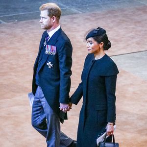 Le prince Harry et Meghan Markle - Procession cérémonielle du cercueil de la reine Elisabeth II du palais de Buckingham à Westminster Hall à Londres le 14 septembre 2022.

© Photoshot  / Panoramic / Bestimage