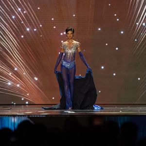 Miss France 2024, Eve Gilles représentait officiellement l'hexagone lors de cette élection

Eve Gilles, candidate française, pose lors de la compétition préliminaire de la 74e édition de Miss Univers 2025, au centre d'exposition et de convention Impact, le 19 novembre 2025 à Bangkok, en Thaïlande. Photo by Teera Noisakran/SPUS/ABACAPRESS.COM