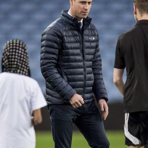 “Je ne voulais pas vraiment suivre la même équipe que tout le monde et je cherchais une équipe qui était plutôt au milieu de tableau”, poursuit-il

Le prince William, duc de Cambridge, en visite à "We are Coach Core Programme" à la "Aston Villa football club" à Birmingham. Le 22 novembre 2017