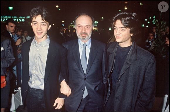 Bien avant, dans ses jeunes années, elle avait été en couple avec Julien Rassam, le fils de Claude Berri.

Archives – Claude Berri avec ses fils Julien Rassam et Thomas Langmann à la première du film L’Étudiante, Paris, France, le 5 octobre 1988.

Photographe : Bertrand Rindoff Petroff / Bestimage