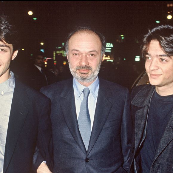 Bien avant, dans ses jeunes années, elle avait été en couple avec Julien Rassam, le fils de Claude Berri.

Archives – Claude Berri avec ses fils Julien Rassam et Thomas Langmann à la première du film L’Étudiante, Paris, France, le 5 octobre 1988.

Photographe : Bertrand Rindoff Petroff / Bestimage
