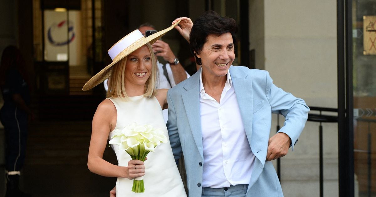 Jean-Luc Lahaye s'est marié à 72 ans et en baskets ! Il a dit oui à Paola,  30 ans de moins, qui a choisi une robe minimaliste - Purepeople