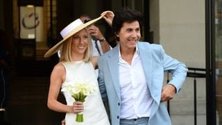Jean-Luc Lahaye got married at 72 and in sneakers! He said yes to Paola, 30 years younger, who chose a minimalist dress several personalities present wedding jean-luc