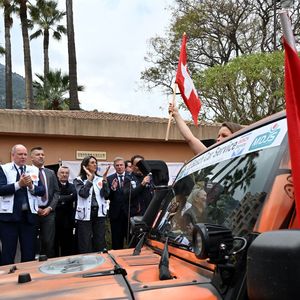 Le prince Albert II de Monaco a donné le départ de la 34eme édition du Rallye des Gazelles, depuis le chapiteau de Fonvieille à Monaco, en compagnie de Dominique Serra, la fondatrice et présidente du Rallye, de la marraine de coeur pour 2025, Luana Belmondo, Nadia Fettah Alaoui, la ministre de l'Economie et des Finances du Royaume du Maroc, du président du Conseil National Monégasque, Thomas Brezzo, et des personnalités du gouvernement, le 12 avril 2025© Bruno Bebert / Bestimage