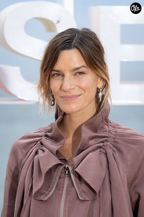 Fauve Hautot participe à la séance photo du jury de la catégorie « Série courte » lors du 8e Festival international de Canneseries, à la Plage du Majestic, le 27 avril 2025 à Cannes, en France. Photo : Shootpix/ABACAPRESS.COM