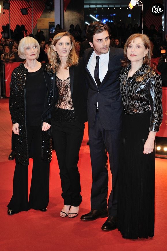 Edith Scob, Roman Kolinka, Mia Hansen-Love et Isabelle Huppert lors de la première du film « L'Avenir » (« Things to Come ») dans le cadre de la 66e Berlinale, le Festival international du film de Berlin, à Berlin, en Allemagne, le 13 février 2016. Photo : Aurore Maréchal/ABACAPRESS.COM