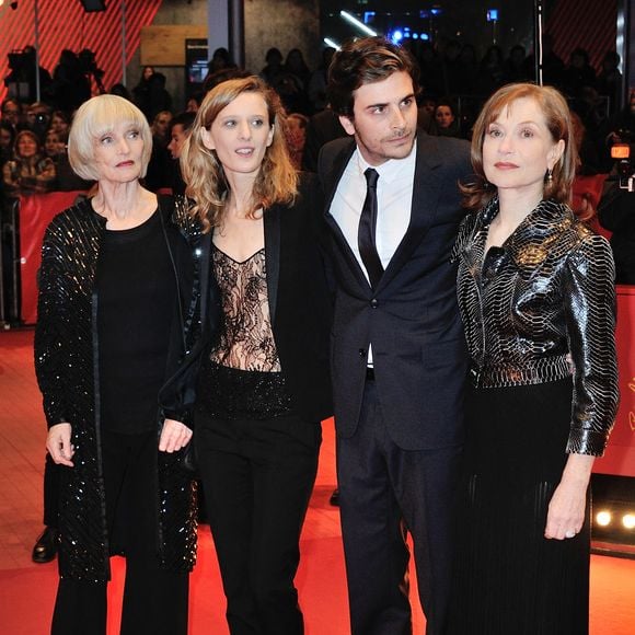 Edith Scob, Roman Kolinka, Mia Hansen-Love et Isabelle Huppert lors de la première du film « L'Avenir » (« Things to Come ») dans le cadre de la 66e Berlinale, le Festival international du film de Berlin, à Berlin, en Allemagne, le 13 février 2016. Photo : Aurore Maréchal/ABACAPRESS.COM