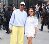 L'interprète du titre Papaoutai était habillé avec un style sportychic combinant un sweat blanc, une casquette et un pantalon jaune. 

Stromae et sa femme Coralie Barbier au défilé Lacoste "Collection Prêt-à-Porter Automne/Hiver 2025-2026" lors de la Fashion Week de Paris (PFW), le 9 mars 2025
© Denis Guignebourg / Bestimage