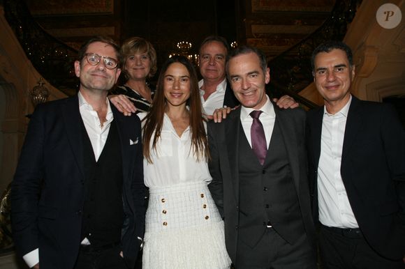 Un post qui a fait débat
Exclusif - Gérald Kierzek, Déborah Passuti, Franck Ferrand, Laurent Luyat, Laurence Peraud , Fabien Lecoeuvre - Soirée naturopathie à l'hôtel Le Marois à l'occasion de la sortie du livre "Guide de naturopathie" de D. Passuti à Paris le 7 décembre 2021. © JLPPA/Bestimage