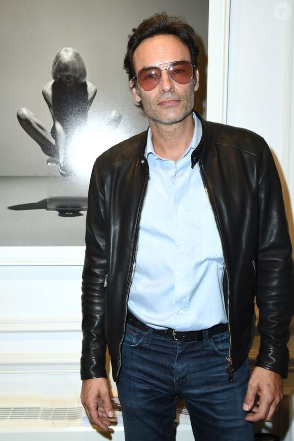 Exclusif - Anthony Delon - Pascal Desprez (créateur de "Enfants à Coeur - Mireille Darc"), le professeur Alain Deloche (Fondateur de la Chaîne de l’Espoir) et le Docteur Eric Cheysson "Président de la Chaîne de l’espoir ") ont le plaisir de nous convier à la vente aux enchères de photographies d’exception au profit de l'association "La Chaine de L'Espoir, Enfants à Coeur - Mireille Darc" à la maison de ventes Cornette de St Cyr à Paris le 11 octobre 2018. © Giancarlo Gorassini/Bestimage