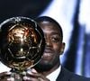 Un sacre survenu lors de la cérémonie organisée au Théâtre du Châtelet à Paris

Le joueur français du Paris Saint-Germain, Ousmane Dembele, pose avec son trophée lors de la cérémonie de remise du Ballon d'Or France Football 2025 au Théâtre du Chatelet à Paris, France, le 22 septembre 2025. Photo de Gao Jing/Xinhua/ABACAPRESS.COM