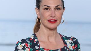 Helena Noguerra propriétaire d'une maison située à quelques pas de la mer, dans une région qui attire de nombreux parisiens