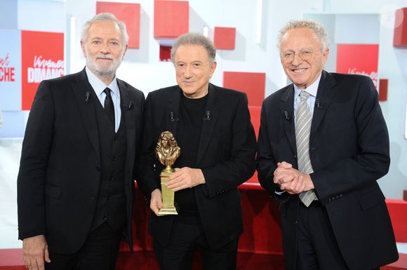 Exclusif - Francis Huster, Michel Drucker et Nelson Monfort lors de l'enregistrement de l'émission "Vivement dimanche" au studio Rive Gauche, présentée par M. Drucker avec une diffusion sur France 3 le 25 janvier 2026. © Guillaume Gaffiot/Bestimage