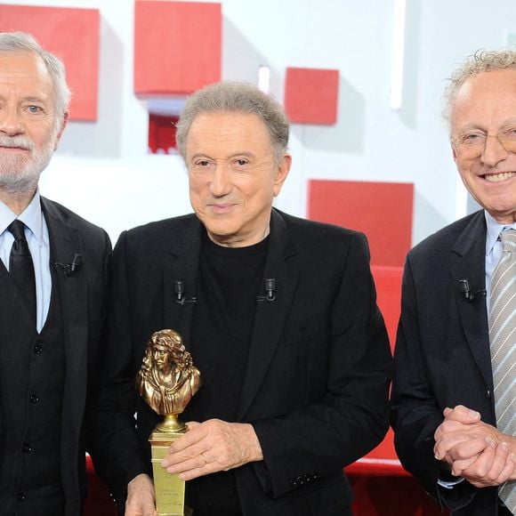 Exclusif - Francis Huster, Michel Drucker et Nelson Monfort lors de l'enregistrement de l'émission "Vivement dimanche" au studio Rive Gauche, présentée par M. Drucker avec une diffusion sur France 3 le 25 janvier 2026. © Guillaume Gaffiot/Bestimage