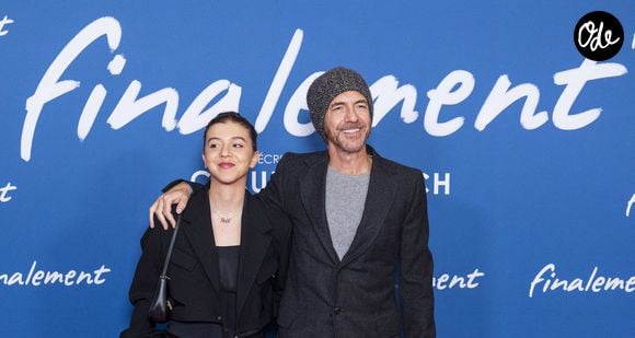 le père et la fille ont réitéré l'expérience lors d'un duo enregistré "à la maison". 

Calogero et sa fille Nina - Avant-première du film "Finalement" de C. Lelouch qui fête son 87ème anniversaire au Grand Rex à Paris le 30 octobre 2024. © Pierre Perusseau/Bestimage