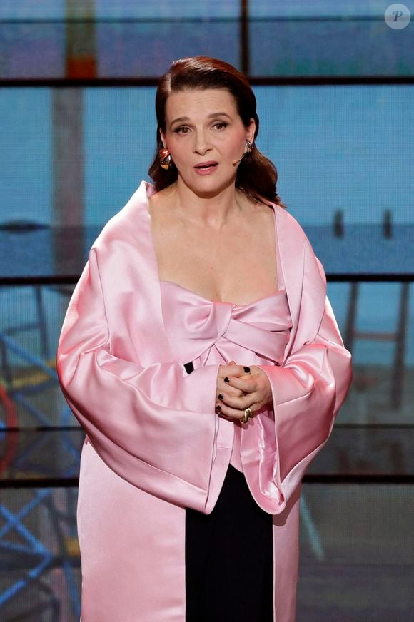 Juliette Binoche - La 37ème cérémonie des "European Film Awards" à Lucerne , le 7 décembre 2024.