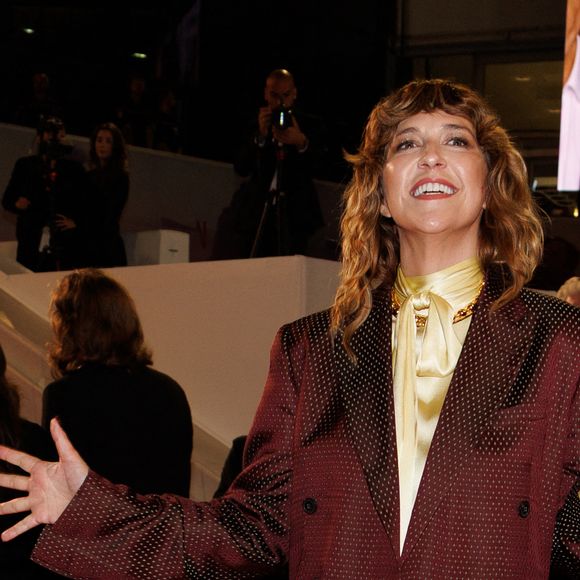 Daphné Bürki - Montée des marches du film " La femme la plus riche du monde " lors du 78ème Festival International du Film de Cannes, au Palais des Festivals à Cannes. Le 18 mai 2025 © Jacovides-Moreau / Bestimage