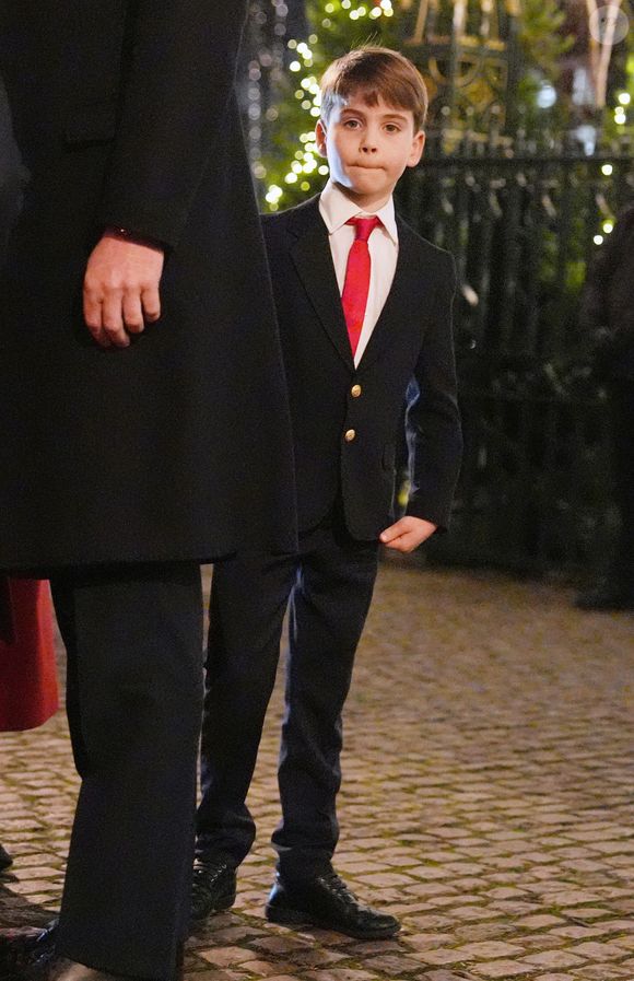 Le prince Louis de Galles, - La famille royale d'Angleterre assiste à la messe "Together At Christmas Carol" à l'abbaye de Westminster à Londres (Royaume-Uni), le 6 décembre 2024. 
© Alpha Press / Bestimage