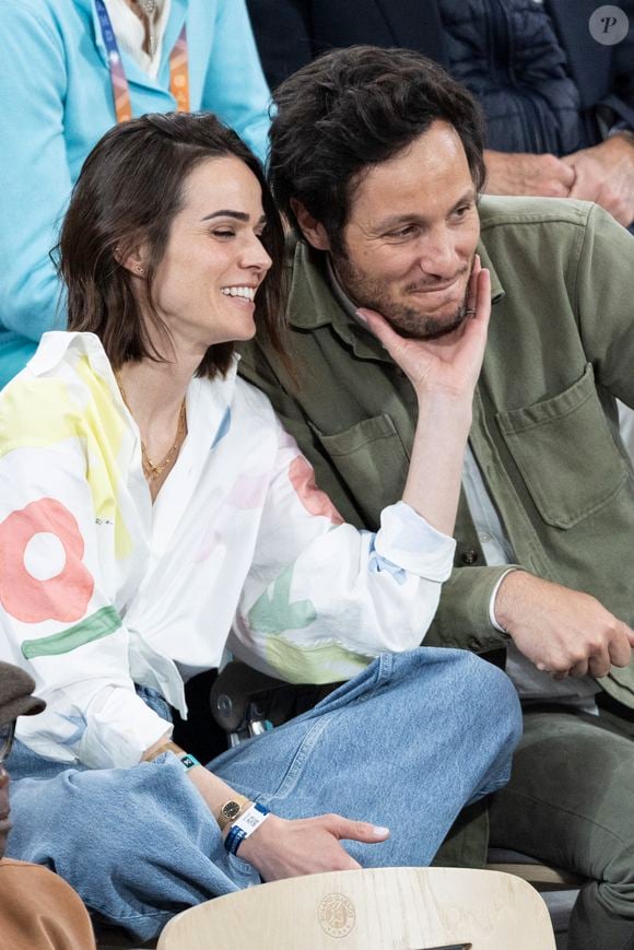 Le chanteur Vianney et sa femme Catherine Robert en tribunes lors des Internationaux de France de Tennis de Roland Garros 2025, à Paris, France, le 6 juin 2025. © Jacovides-Moreau/Bestimage