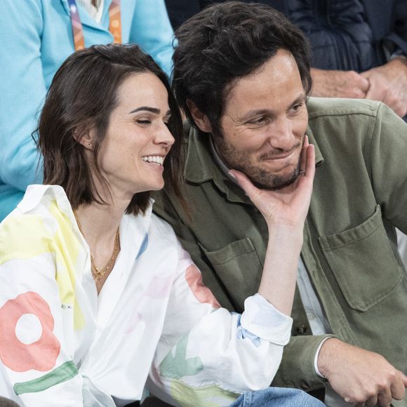 Le chanteur Vianney et sa femme Catherine Robert en tribunes lors des Internationaux de France de Tennis de Roland Garros 2025, à Paris, France, le 6 juin 2025. © Jacovides-Moreau/Bestimage
