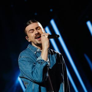 Exclusif - Pierre Garnier - Enregistrement de l'émission "Les disques d'or de l'année" au Dôme de Paris, présentée par E.Gossuin et diffusée le 24 décembre à 21h10 sur M6
© Christophe Clovis / Bestimage