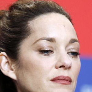Et si elle admire le travail du réalisateur, tout n'est pas toujours facile à gérer quand on partage plus qu'un tournage

Marion Cotillard - Conférence de presse du film "The Ice Tower" lors de la 75ème édition du festival international du film de Berlin (La Berlinale). Action Press / Bestimage
