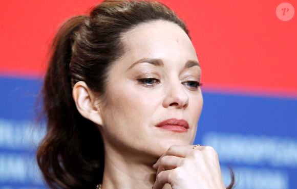 Et si elle admire le travail du réalisateur, tout n'est pas toujours facile à gérer quand on partage plus qu'un tournage

Marion Cotillard - Conférence de presse du film "The Ice Tower" lors de la 75ème édition du festival international du film de Berlin (La Berlinale). Action Press / Bestimage