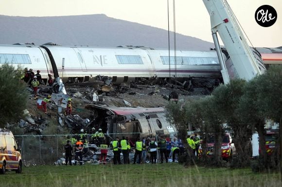 Illustrations de la catastrophe ferroviaire due à la collision de deux trains à grande vitesse, qui a fait 68 morts à Tolède en Espagne, le 28 octobre 2026.
©Cordon / Bestimage