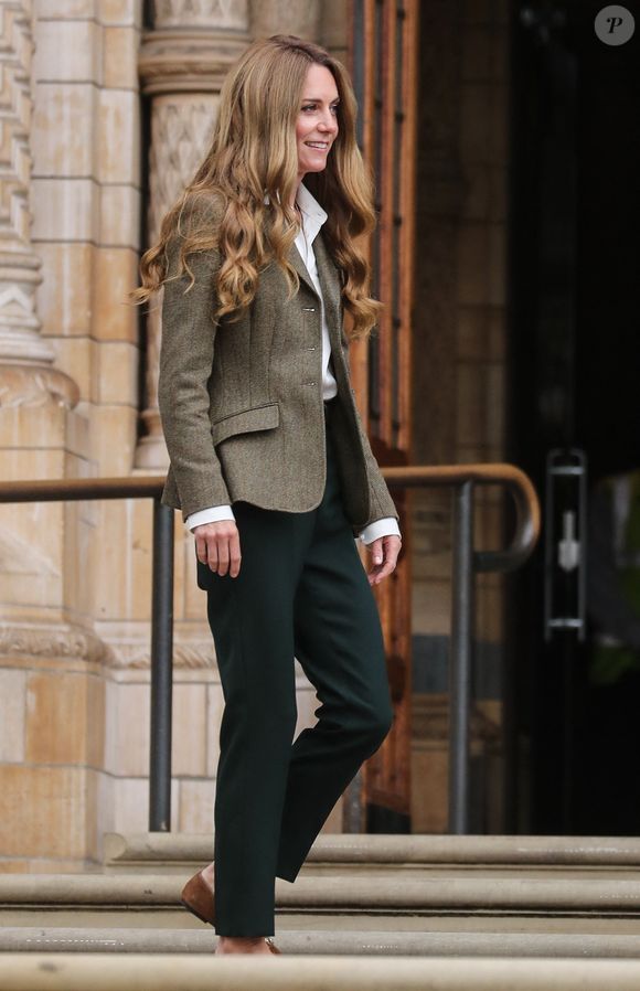 Catherine (Kate) Middleton, arborant des cheveux blonds, visitent les jardins, récemment transformés, du musée d'histoire naturelle à Londres, le 4 septembre 2025. (Backgrid UK/ Bestimage).