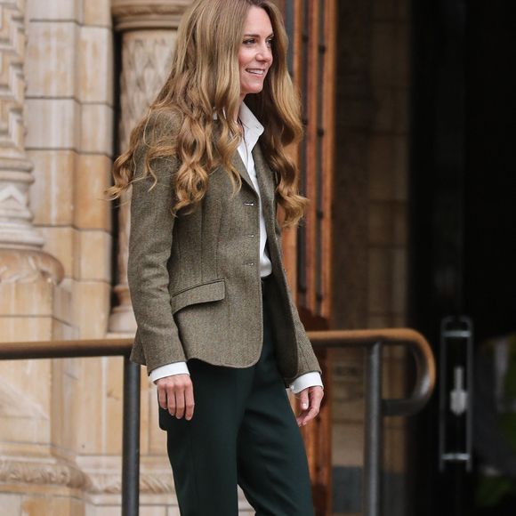 Catherine (Kate) Middleton, arborant des cheveux blonds, visitent les jardins, récemment transformés, du musée d'histoire naturelle à Londres, le 4 septembre 2025. (Backgrid UK/ Bestimage).