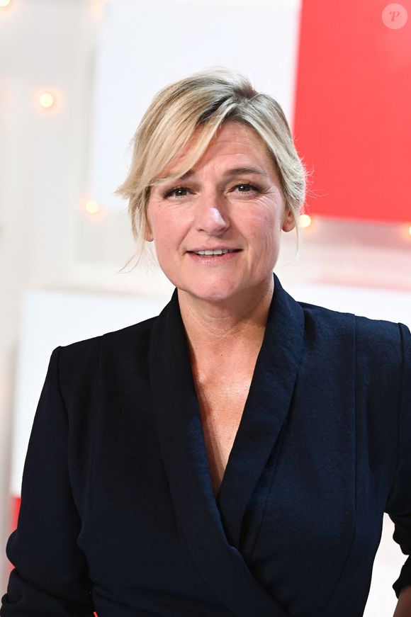 Anne-Elisabeth Lemoine - Enregistrement de l'émission "Vivement Dimanche", présentée par M.Drucker et diffusée le 19 novembre sur France 3, au Studio Gabriel à Paris
© Guillaume Gaffiot / Bestimage
