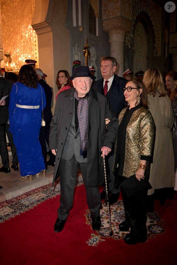 Le couple avait 37 ans d'écart d'âge, mais il partageait les mêmes idées.

Edgar Morin et son épouse Sabah Abouessalam arrivent au dîner d'État en l'honneur du président français Macron et de son épouse offert par le roi Mohammed VI du Maroc au palais royal de Rabat, au Maroc, le 29 octobre 2024.

Photo par Ammar Abd Rabbo/ABACAPRESS.COM
