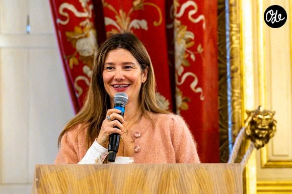 Elle a déjà publié trois romans : "Coup de pelle", "En eaux vives" et "Tout doit disparaître".
Alice Pol est missionnée pour lire la dictée noire de la 22ème édition du festival Quais du Polar à Lyon le 04/04/2026. Photo Sandrine Thesillat / PsNewZ / Bestimage