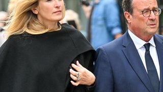 François Hollande, sa compagne Julie Gayet ainsi que de nombreuses personnalités réunis pour Bernadette Chirac à la basilique Sainte-Clotilde
