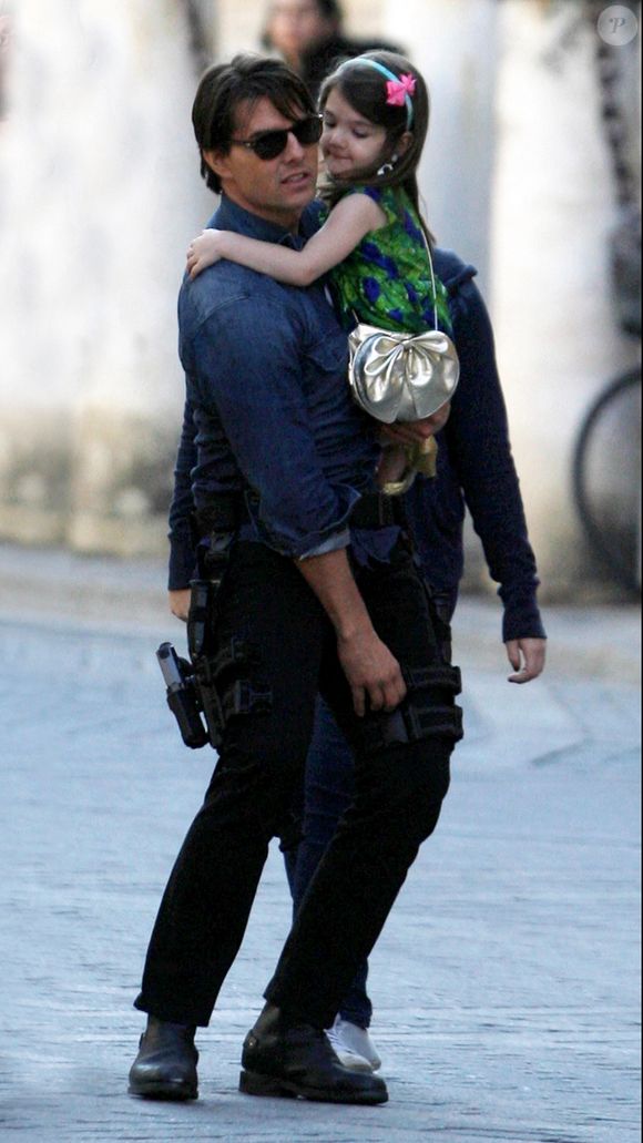 Suri, la fille de Katie Holmes et Tom Cruise, vit à New York avec sa mère depuis des années et est séparée de la star de « Mission Impossible » depuis longtemps. © Backgrid USA / Bestimage