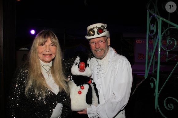 Exclusif - La chanteuse Annie Philippe, David Michel et sa marionnette Nestor lors d'une soirée hommage à Claude François au Chapiteau Bormann à Paris le 11 mars 2023.

© Philippe Baldini / Bestimage
