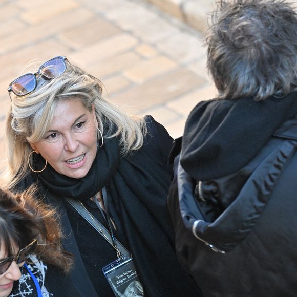 Caroline Margeridon arrive à l'église Notre-Dame de l'Assomption, pour la cérémonie funéraire de l'actrice française Brigitte Bardot, à Saint-Tropez, dans le sud-est de la France, le 7 janvier 2026.  Photo par Julien Reynaud/APS-Medias/ABACAPRESS.COM