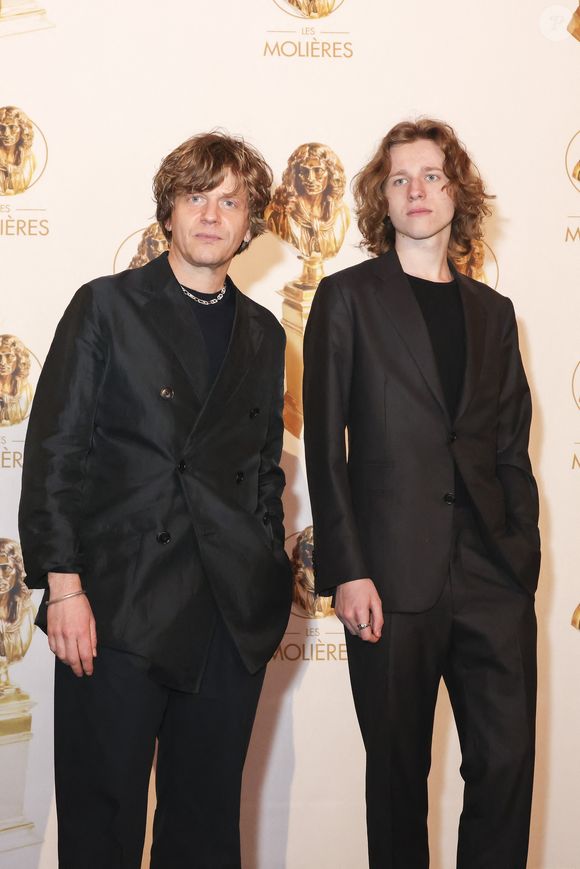 Alex Lutz et son fils Ferdinand lors de la 37ème Nuit des Molières aux Folies Bergère à Paris le 4 mai 2026.

© Jack Tribeca / Bestimage