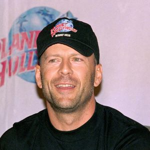 LOS ANGELES, CA. c.1995 : L'acteur Bruce Willis.photo d'archives © Paul Smith/Featureflash Photo by Alamy/ABACAPRESS.COM