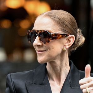 Céline Dion devant l’hôtel Royal Monceau à Paris, le 3 Septembre 2026. 

© Lionel Urman/PsnewZ/Bestimage
