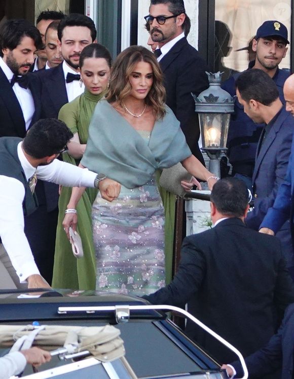 La reine Rania de Jordanie arrive au mariage à San Giorgio, Venise, de Jeff Bezos et Lauren Sanchez. Le 27 juin 2025. @Backgrid UK/ Bestimage