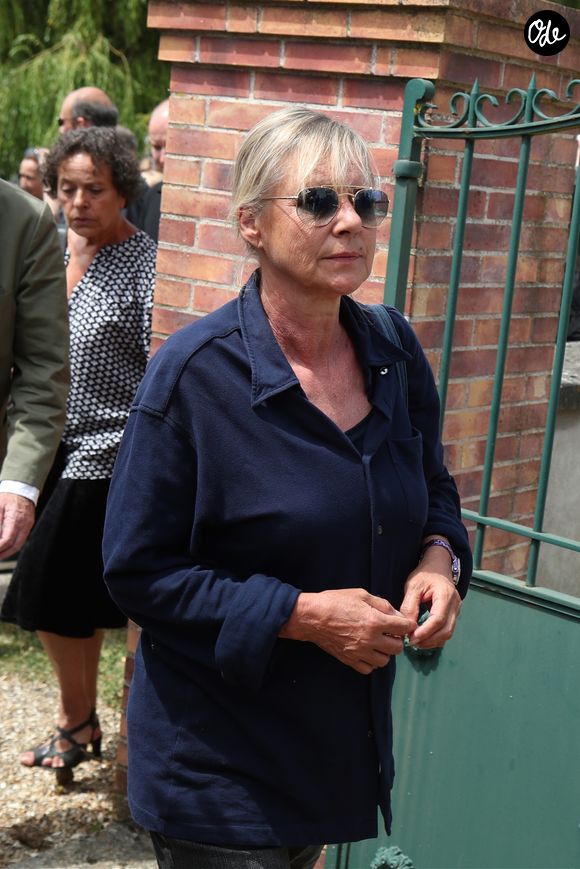 Dorothée (Frédérique Hoschedé) - Obsèques de François Corbier (Alain Roux de son vrai nom) au cimetière de Serez dans l'Eure le 5 juillet 2018.