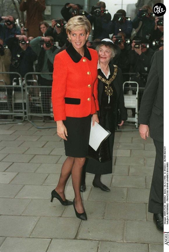 La princesse Diana participant à une oeuvre caritative en Angleterre.
ALPHA AGENCY / BESTIMAGE